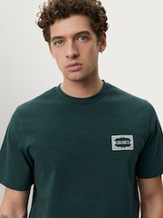 Les Deux Pine Green Italian Graphic Print T-Shirt - Image 4 of 7