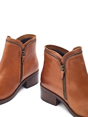 Ruskea - Moda in Pelle -saappaat, joissa vetoketjulliset lohkokorkoiset yksityiskohdat - Kuva 4 / 4