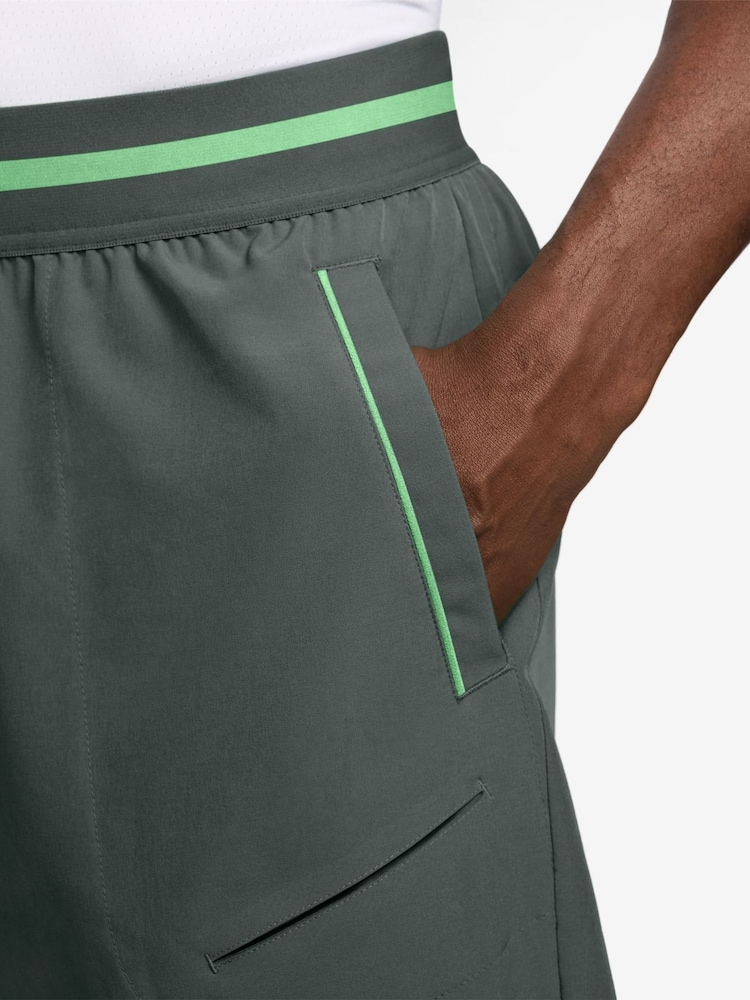Nike Grey Court Advantage Dri-FIT 6 inch Tennis Shorts - Image 4 of 4 Nike Grey Court Advantage Dri-FIT 6 inch Tennis Shorts - Image 4 of 4