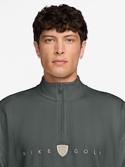 Verde - Suéter de golf extragrande con zíper Nike Therma-FIT 1/2 - Imagen 3 de 3