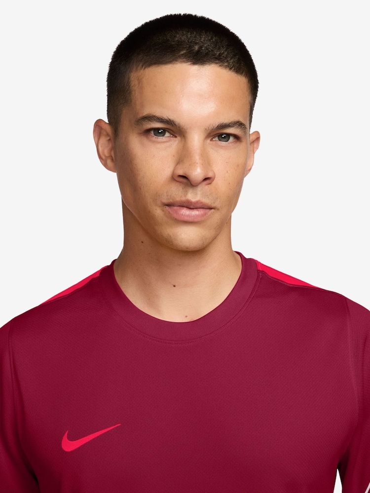 Team-Rot - Nike Strike Dri-FIT Trainings-T-Shirt - Bild 3 von 3 Team-Rot - Nike Strike Dri-FIT Trainings-T-Shirt - Bild 3 von 3