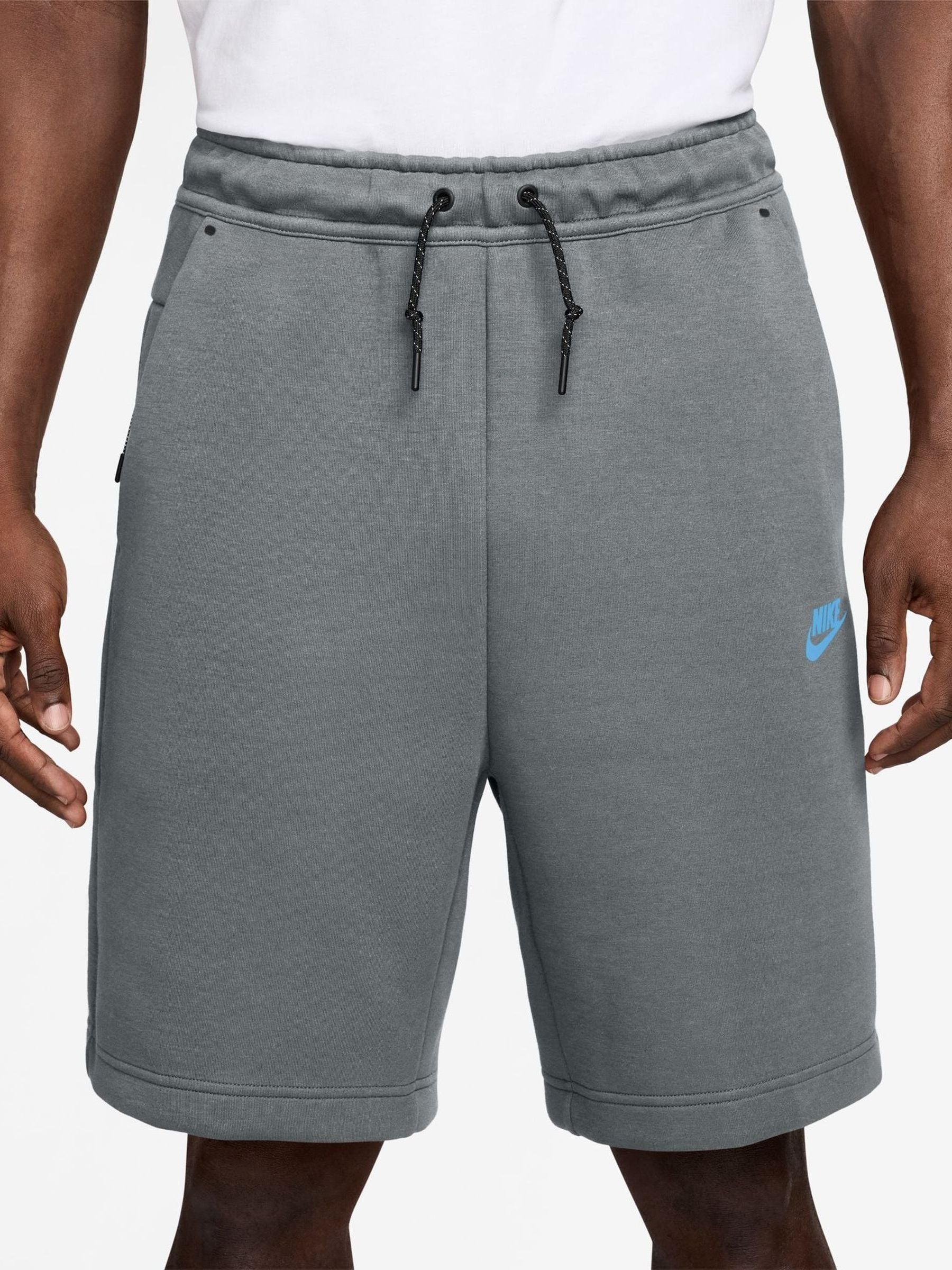 Next：日本 スモーキーブルー - Nike テック フリース ショートパンツ