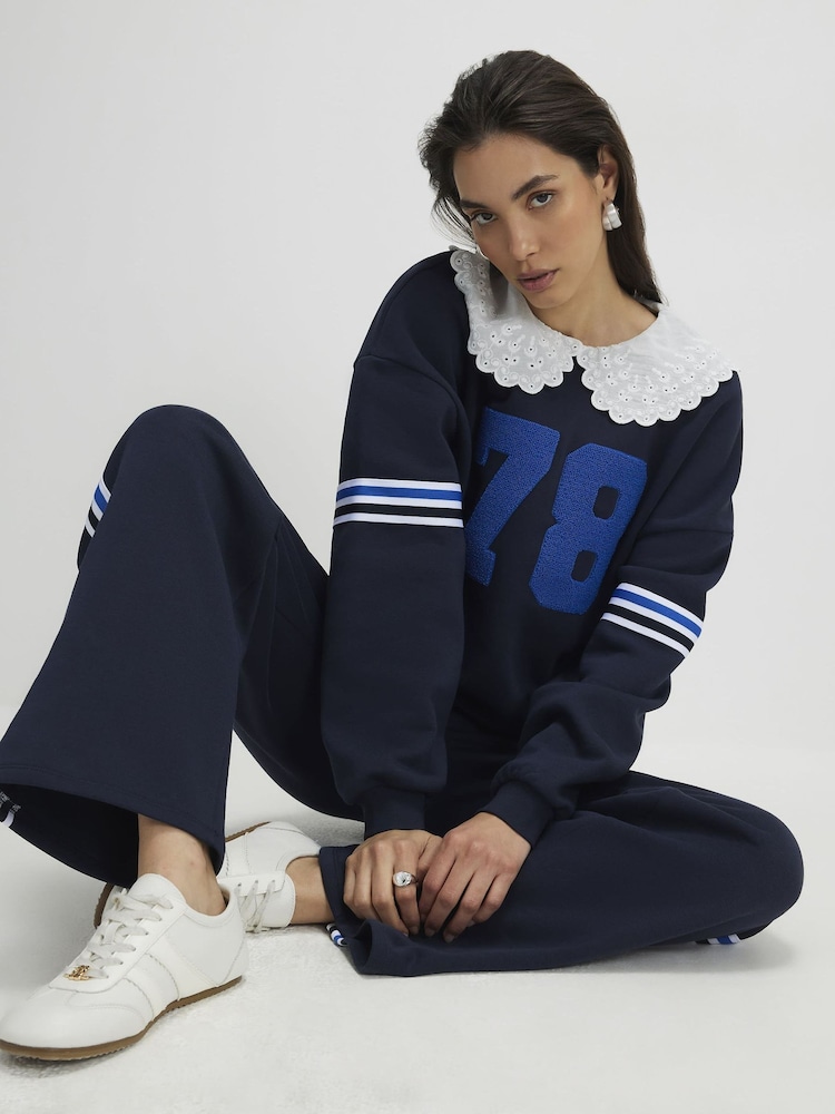 Φούτερ River Island με Μακρύ μανίκι και γιακά με νούμερο στο μπλε του ουρανού - Εικόνα 1 από 4