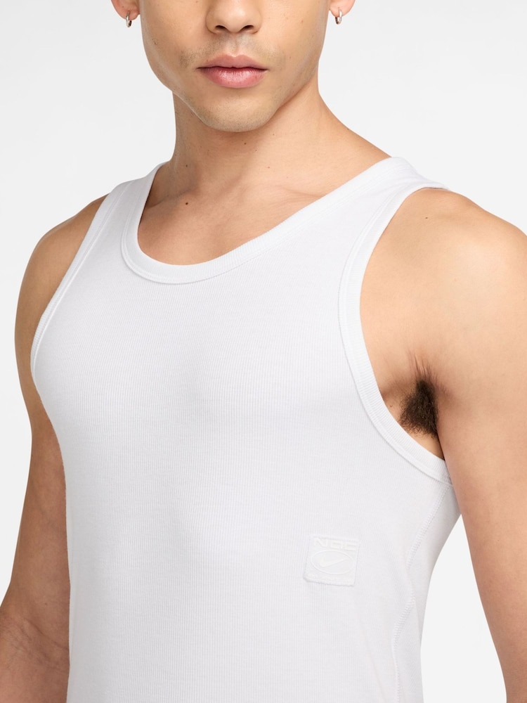 Balts - Nike Athletic Club rievotā treniņveste - Attēls 3 no 3