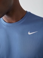 أزرق نيلي Storm - تيشيرت فليكس للأداء الرياضي Nike Dri-FIT - صورة 4 من 4