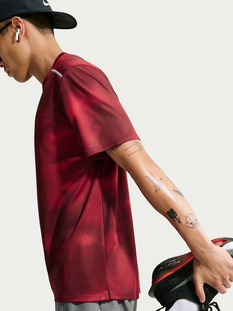 Nike Red Dri-FIT Miler Printed Running T-Shirt - Image 4 of 4 Nike Red Dri-FIT Miler Printed Running T-Shirt - Image 4 of 4
