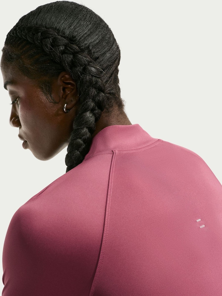 دخان وردي - بلوزة Tempo للجري بتقنية Dri-FIT مزودة بسحاب 1/2 الطول من Nike - صورة 5 من 5 دخان وردي - بلوزة Tempo للجري بتقنية Dri-FIT مزودة بسحاب 1/2 الطول من Nike - صورة 5 من 5