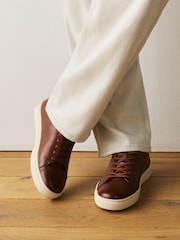 Hellbraun - Wide Fit Leather Smart Casual Trainers - Bild 2 von 7