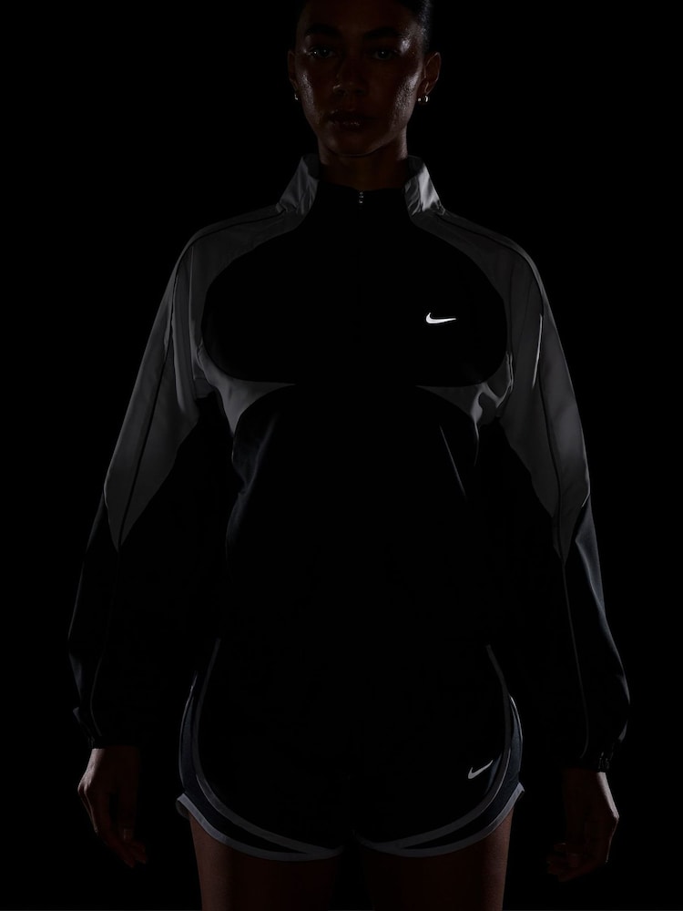 Nike Black Silver Tempo Dri FIT 1/2 Zip Running Jacket - Image 6 of 6 Nike Black Silver Tempo Dri FIT 1/2 Zip Running Jacket - Image 6 of 6