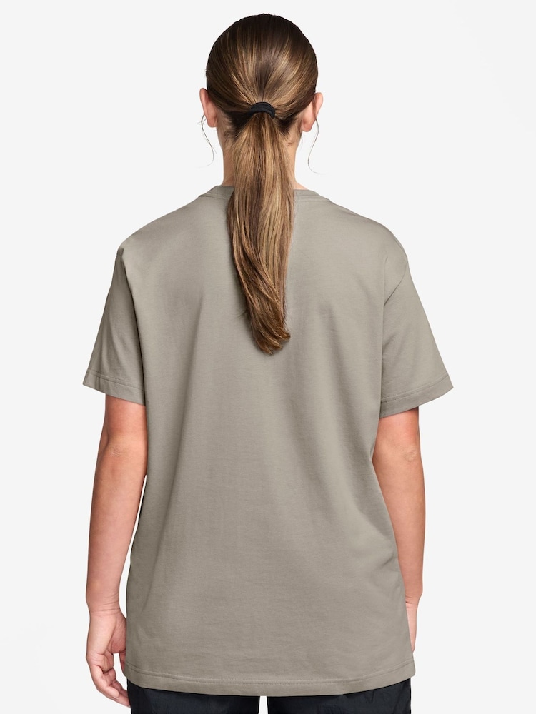 Nike Cream 2 Sportswear Essential Oversized T-Shirt - Image 2 of 3 Nike Cream 2 Sportswear Essential Oversized T-Shirt - Image 2 of 3