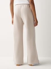Cream 2 - Nike Studio Fleece Mid Rise Wide Leg Scallop Joggers - Imagen 3 de 5