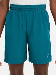 أخضر صنوبري زاهٍ - شورت رياضي عملي بتقنية Dri-FIT من Nike - صورة 1 من 4