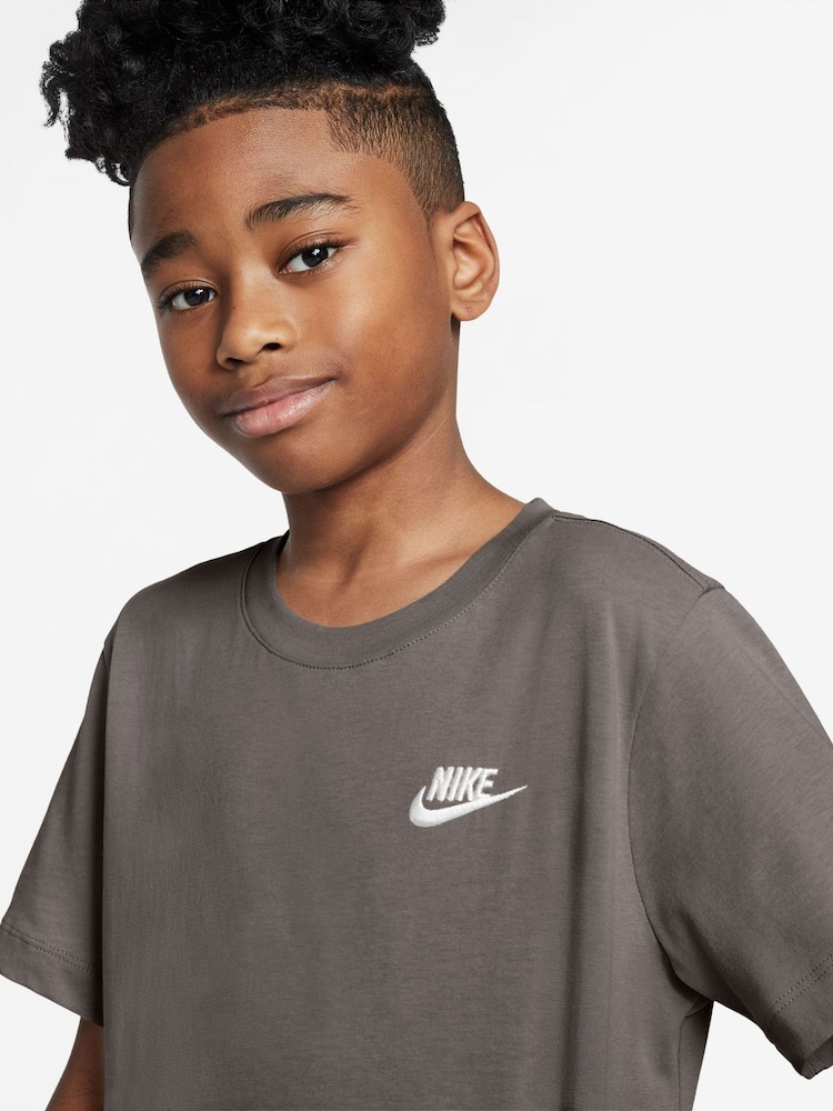 Nike Stone Grey Short Sleeve Club T-Shirt - Image 3 of 3