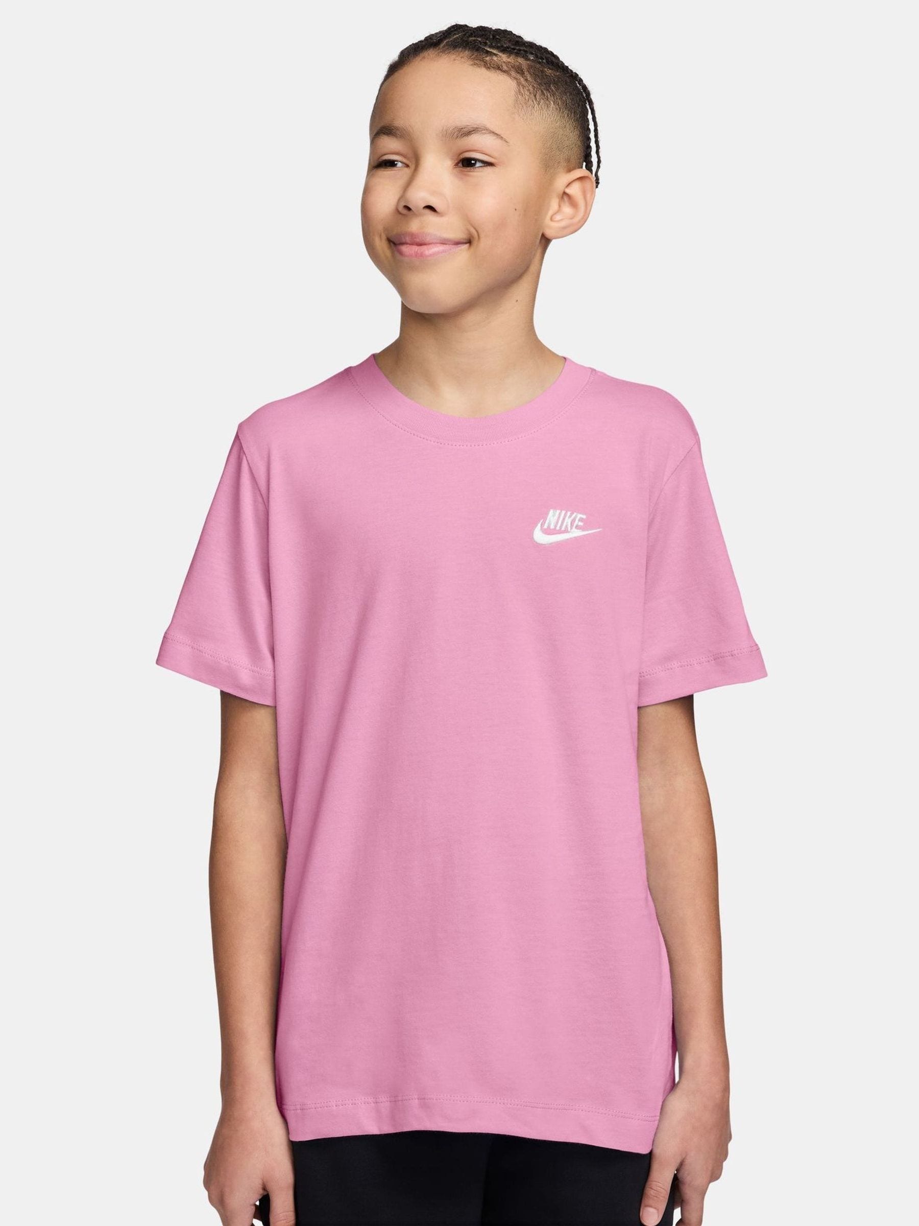 Next：日本 ピンクライズ - Nike Club 半袖 Tシャツ from Next Japan