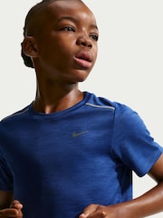 أزرق ملكي - تيشِرت بكُم قصير بتقنية Dri-FIT تشكيلة Miler من Nike - صورة 5 من 7
