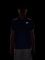 أزرق ملكي - تيشِرت بكُم قصير بتقنية Dri-FIT تشكيلة Miler من Nike - صورة 7 من 7