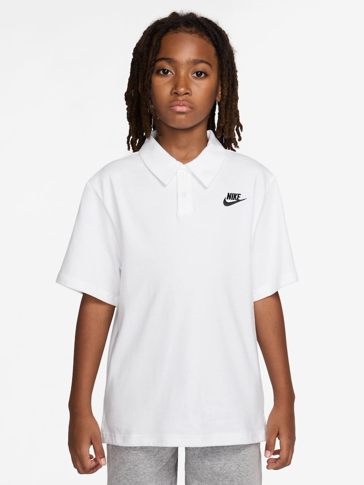 أبيض - قميص بولو تشكيلة Club من Nike - صورة 1 من 3 أبيض - قميص بولو تشكيلة Club من Nike - صورة 1 من 3