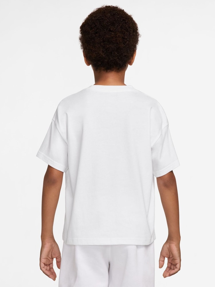 Nike White New York Graphic T-Shirt - Image 2 of 3 Nike White New York Graphic T-Shirt - Image 2 of 3