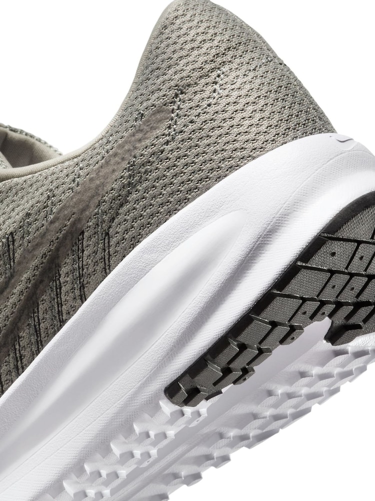 Nike Green Grey Run Defy Road Running Trainers - Image 10 of 10 Nike Green Grey Run Defy Road Running Trainers - Image 10 of 10