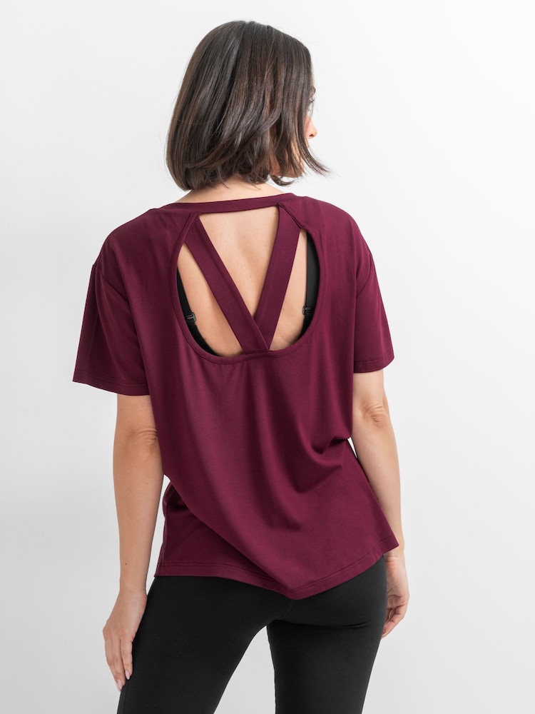 אדום - Pour Moi חולצת יוגה עם שרוולים קצרים, דגם The Off Duty - תמונה 2 מתוך 4 אדום - Pour Moi חולצת יוגה עם שרוולים קצרים, דגם The Off Duty - תמונה 2 מתוך 4