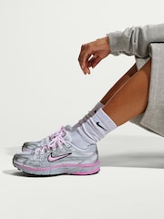حذاء رياضي P6000 من Nike - Image 1 of 12