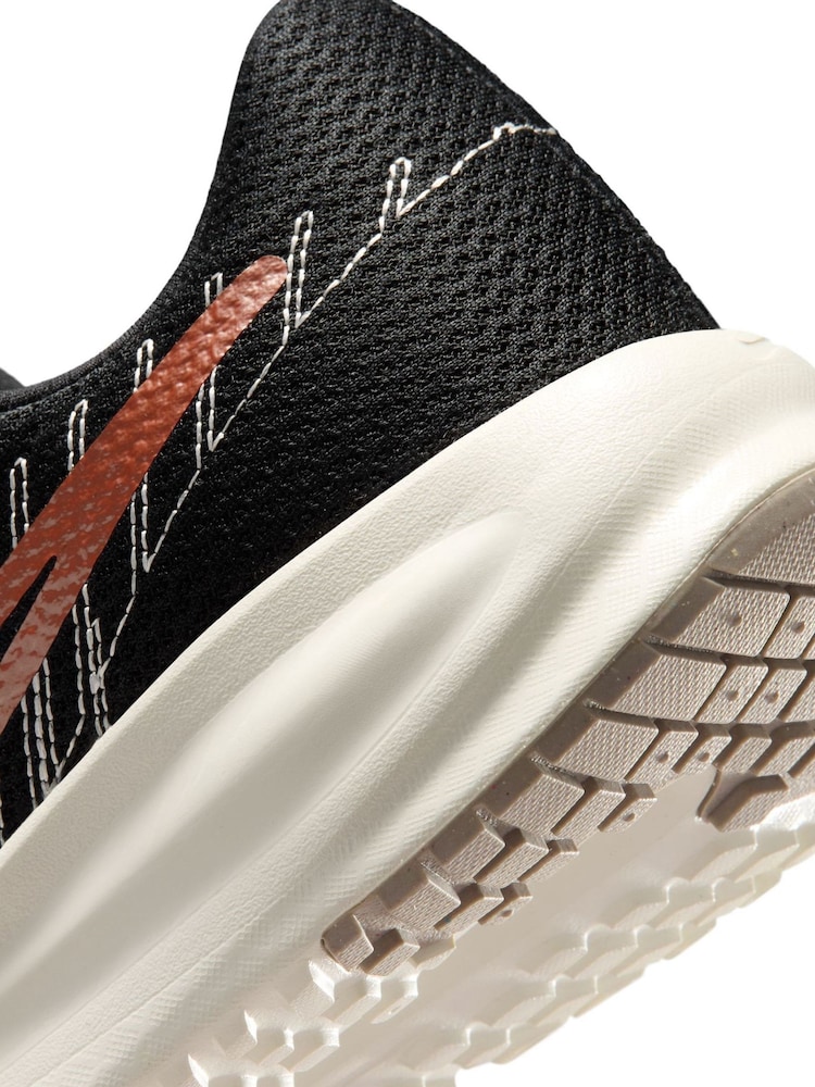 Preto/Ouro Rosa - Tênis de corrida Nike Run Defy para asfalto - Imagem 11 de 11