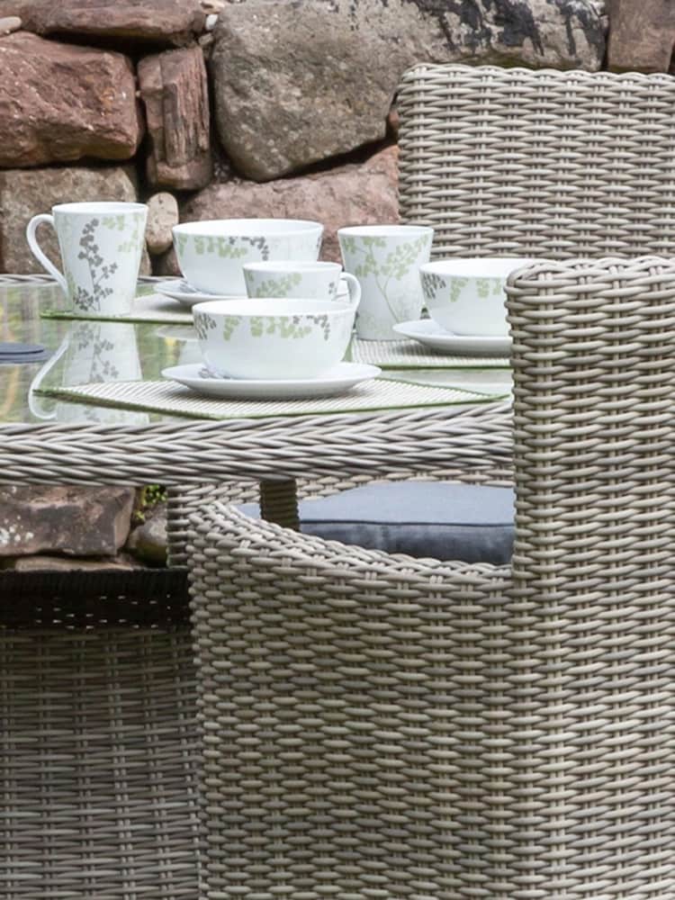 Royalcraft Beige Wentworth 6 Seater Garden Round Dining Set - Image 2 of 6