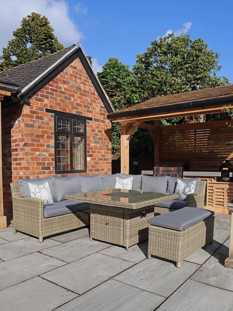 Royalcraft 7 Piece Beige Wentworth Deluxe Modular Garden Set - Image 1 of 6