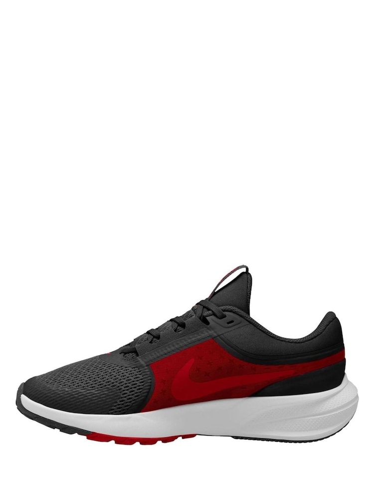 Nike Black/University Red Youth Star Runner 5 Trainers - Image 2 of 4 Nike Black/University Red Youth Star Runner 5 Trainers - Image 2 of 4