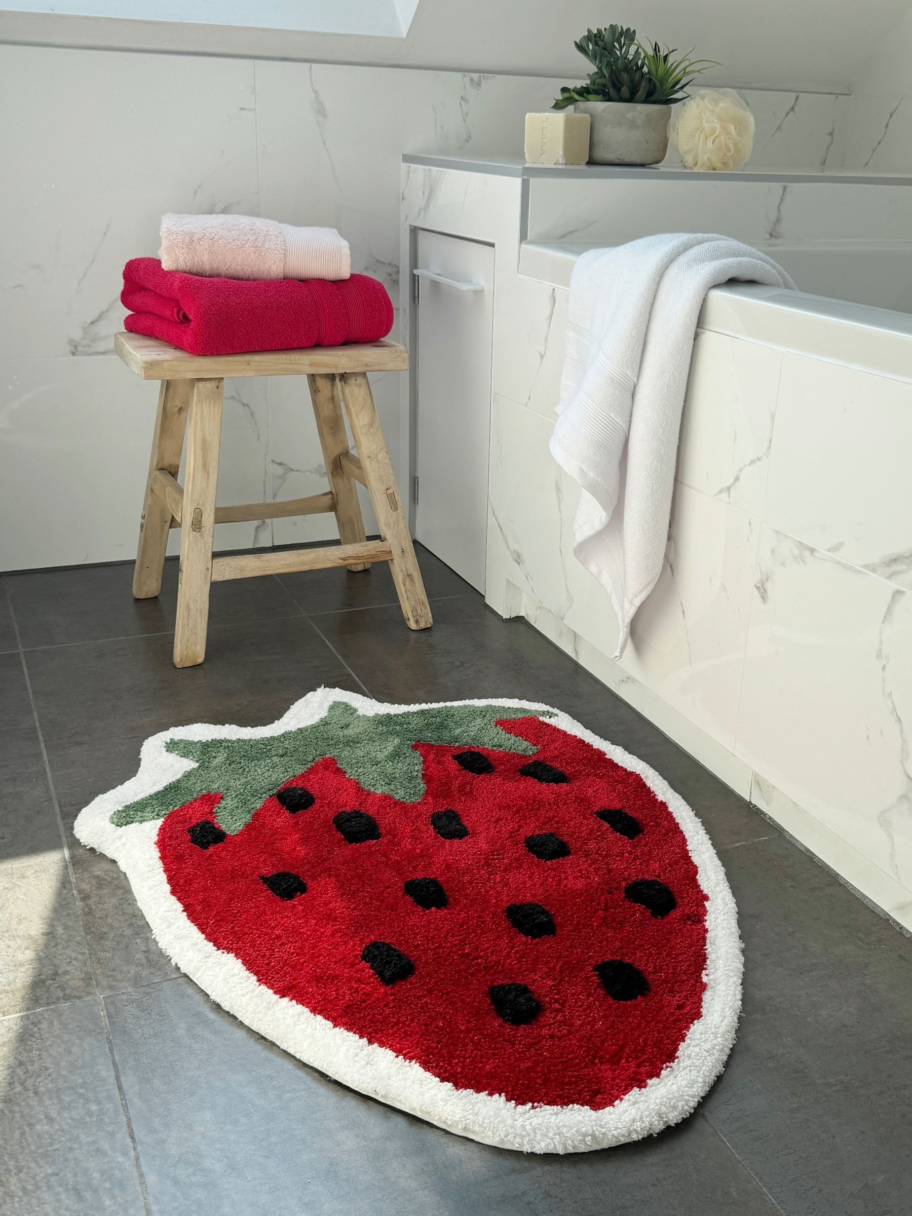 B&Q - Strawberry Shaped Non Slip Bath Mat - Image 3