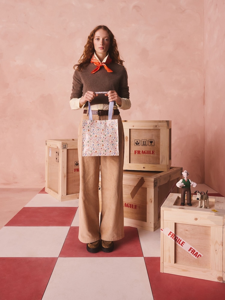 Cath Kidston Ecru Wallace and Gromit Medium Bookbag - Image 2 of 8 Cath Kidston Ecru Wallace and Gromit Medium Bookbag - Image 2 of 8
