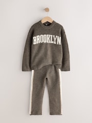Brooklyn Castanho Chocolate - Conjunto de suéter de gola redonda e calça de moletom em tricô (3meses a7anos) - Imagem 2 de 6