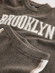 Brooklyn Castanho Chocolate - Conjunto de suéter de gola redonda e calça de moletom em tricô (3meses a7anos) - Imagem 4 de 6