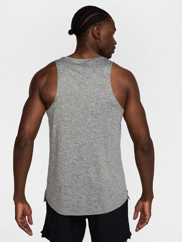 Pelēks - Nike Stride Dri-FIT ADV skriešanas veste - Attēls 2 no 8