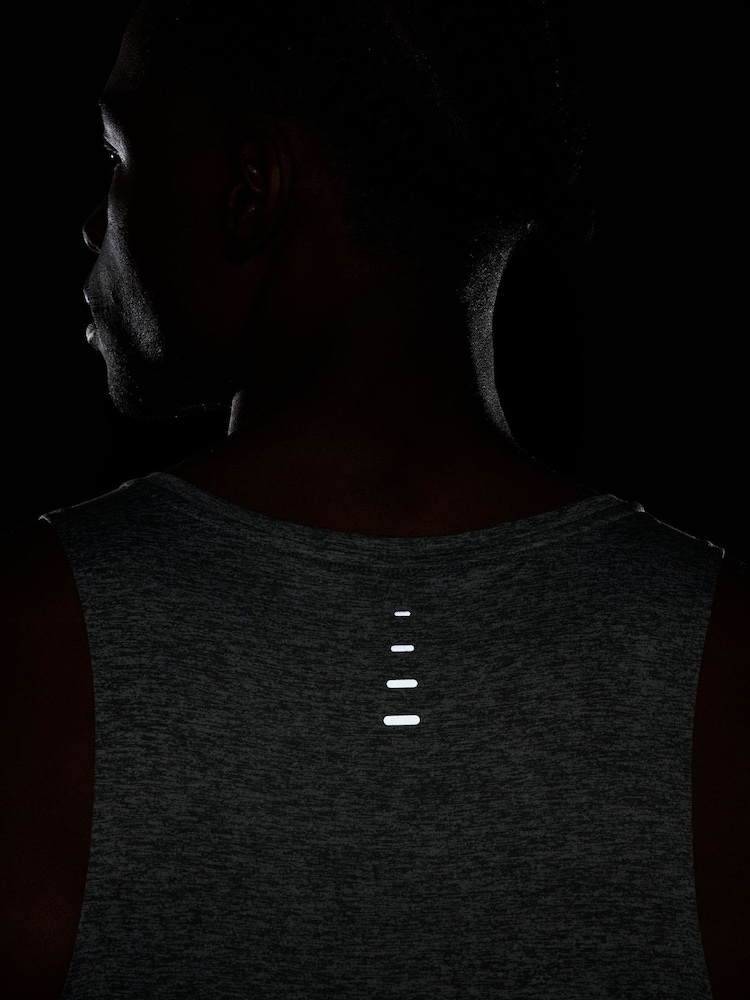 Pelēks - Nike Stride Dri-FIT ADV skriešanas veste - Attēls 8 no 8
