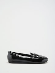 Mocasines Lipsy de charol con flecos, planos y ajustados, para ropa de oficina. - Imagen 4 de 4