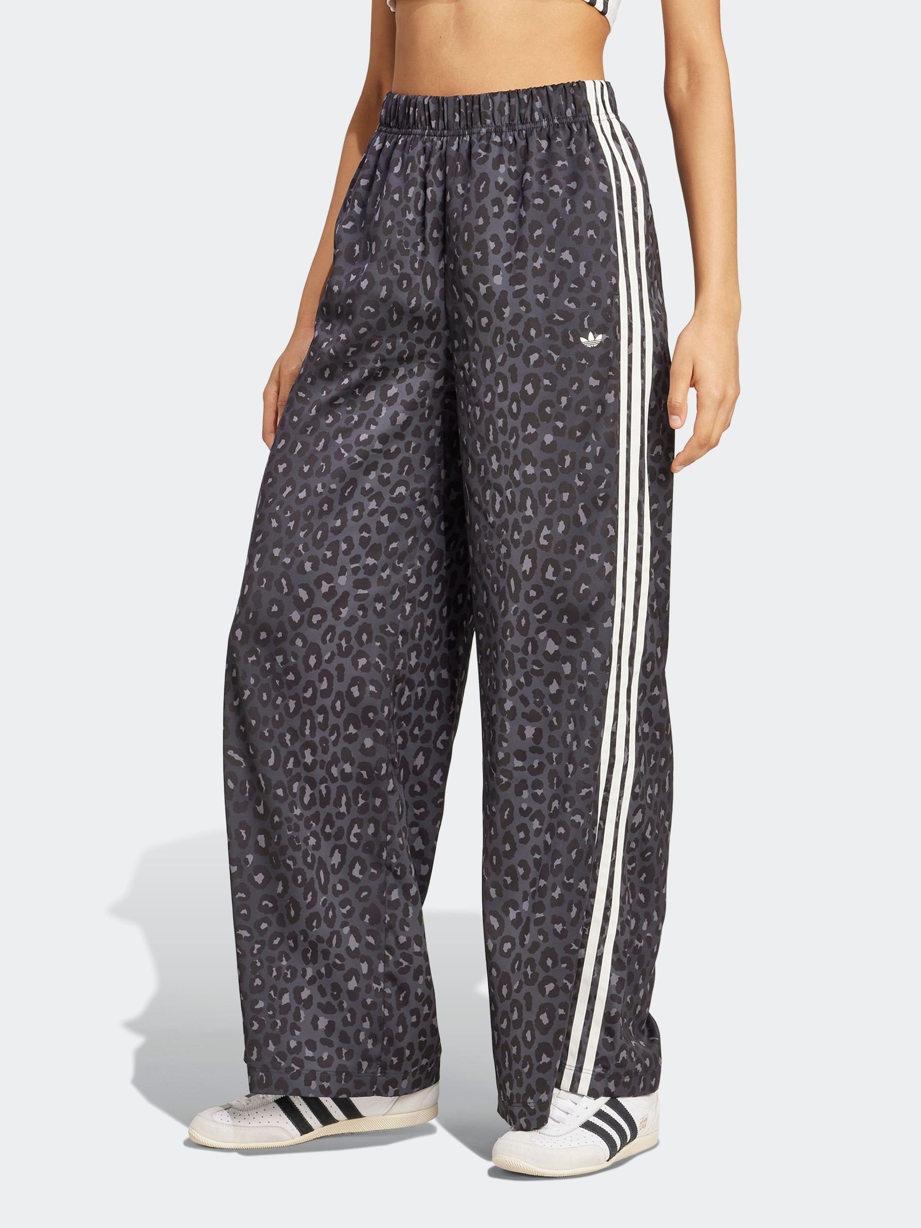 Next：日本 adidas Originals ワイドレッグサテンパンツ from Next Japan