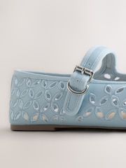 כחול  - ®Forever Comfort נעלי מרי ג'יין שטוחות במראה כותנה מחוררת - תמונה 9 מתוך 10