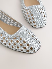 Plateado - Forever Comfort® Leather Woven Upper Shoes - Imagen 3 de 4