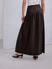 بني - تنورة ماكسي من مزيج كتّان بخصر منسدل - صورة 4 من 8