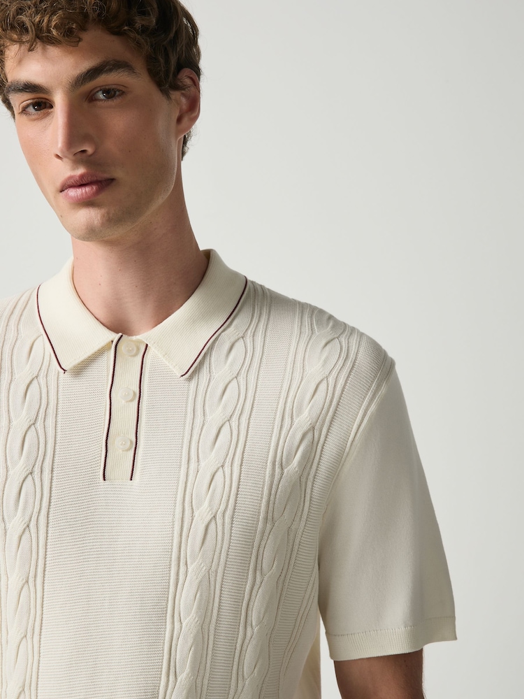 Lomená bílá - Short Sleeve Cable Knit Tipped Polo Shirt - Obrázek 1 z 7 Lomená bílá - Short Sleeve Cable Knit Tipped Polo Shirt - Obrázek 1 z 7