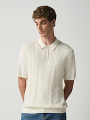 Lomená bílá - Short Sleeve Cable Knit Tipped Polo Shirt - Obrázek 4 z 7
