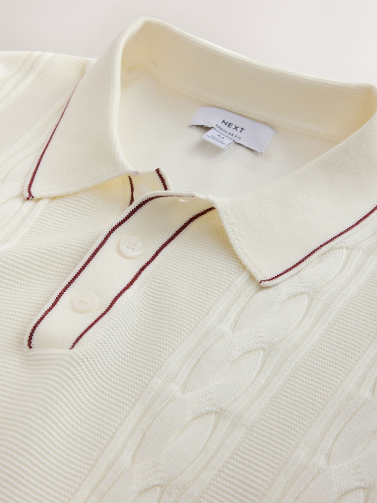 Lomená bílá - Short Sleeve Cable Knit Tipped Polo Shirt - Obrázek 7 z 7 Lomená bílá - Short Sleeve Cable Knit Tipped Polo Shirt - Obrázek 7 z 7