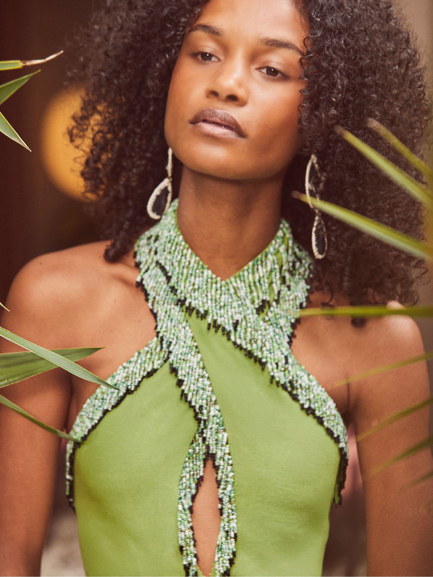 Comprar Vestido Ro&Zo com decote halter, franjas de miçangas e
