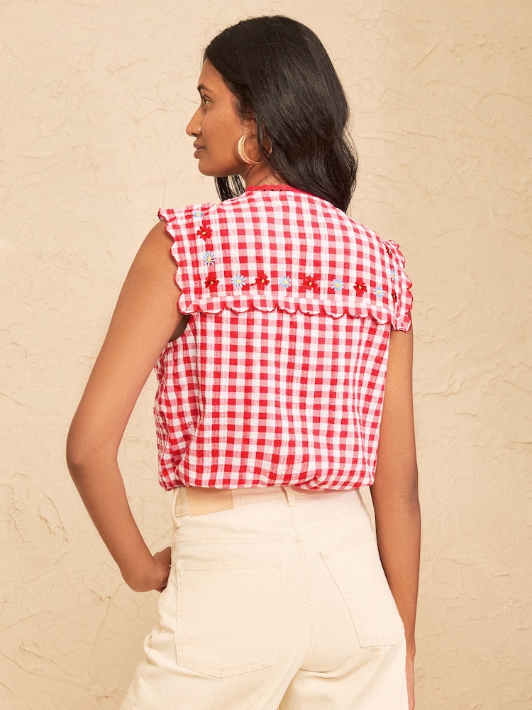 Love & Roses Embroidered Bib Sleeveless Blouse - Obraz 4 z 4