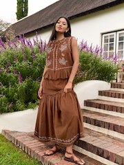 تنورة طبقات كوردروي مطرَّزة من Laura Ashley - Image 1 of 6