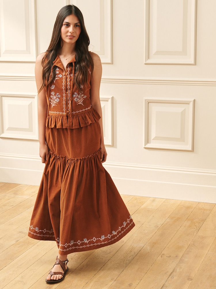تنورة طبقات كوردروي مطرَّزة من Laura Ashley - Image 2 of 6
