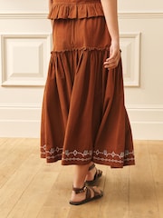 تنورة طبقات كوردروي مطرَّزة من Laura Ashley - Image 4 of 6