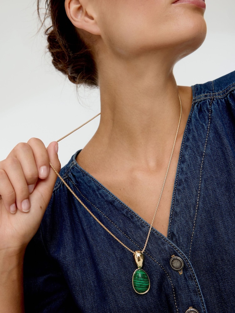 Oliver Bonas Green Breane Oval Malachite Gold Toned Pendant Necklace - Image 1 of 2 Oliver Bonas Green Breane Oval Malachite Gold Toned Pendant Necklace - Image 1 of 2