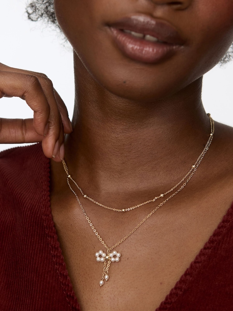 Oliver Bonas Gold Tone Aelia Faux Pearl Bow Layered Necklace - Image 4 of 4 Oliver Bonas Gold Tone Aelia Faux Pearl Bow Layered Necklace - Image 4 of 4